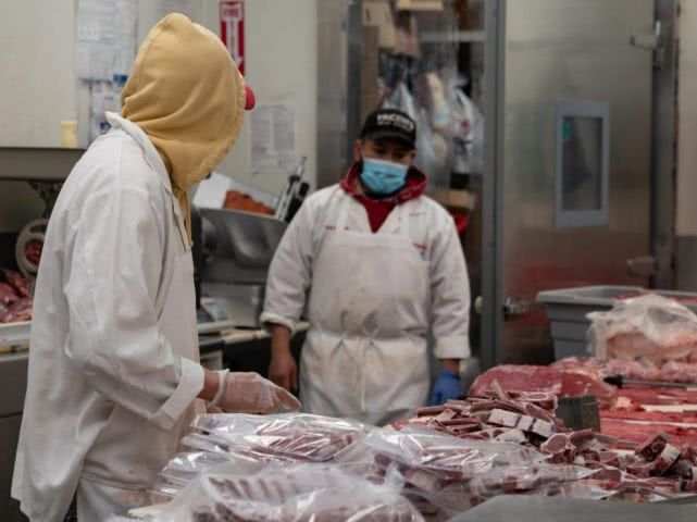 特朗普将下令要求暴发疫情的美国肉类加工厂继续运营 国际新闻